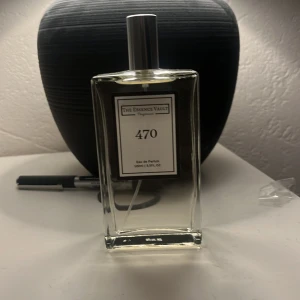 Essnce vault (Ombre leather) - Säljer denna otroligt fina parfym från essnce vault || denna parfym är otroligt lik ombre leather från Tom Ford ca 95% lika om inte mer, skulle säga att denna är lite lenare || rekomenderar starkt om man gillar ombre leather || 350 nypris || frågor?