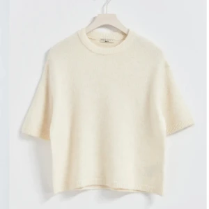 Stickad T-shirt  - Från Ginatricot i strl s, nyskick💗