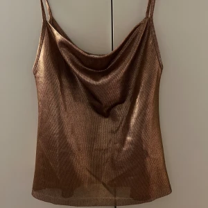 Fest topp - Jätte cool fest topp från zara i jättefint skick!!