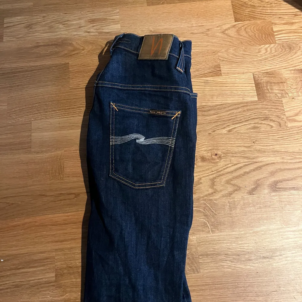 Tja säljer dessa jeans för de kommer inte till användning. De är mycket fina och inga deflektioner. Skriv vid funderingar.. Jeans & Byxor.