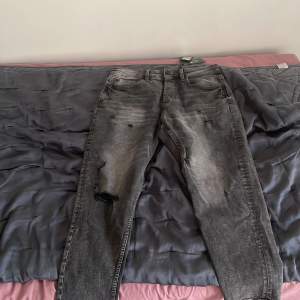 Feta jeans aldrig använda 29 w 30 L Pris kan sänkas vid snabbköp, 500kr ny pris mitt pris 300kr