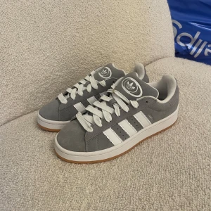 Adidas campus  - Nu har dessa ursnygga och fräscha adidas campus kommit in! ALDRIG ANVÄNDA! Skriv vid frågor eller funderingar! 