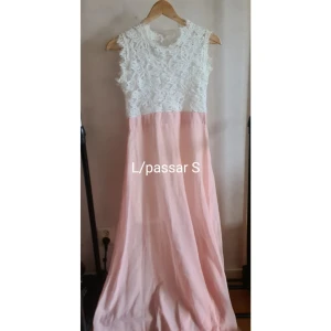 Klänning - Liten i storleken, använd 1 gång