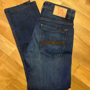 Säljer dessa nudie jeans i absolut toppskick. Lean Dean är modellen. Nypris 1600kr.