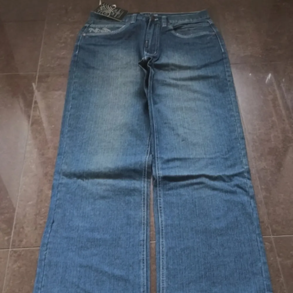 Super snygga y2k jeans, helt nya . Jeans & Byxor.