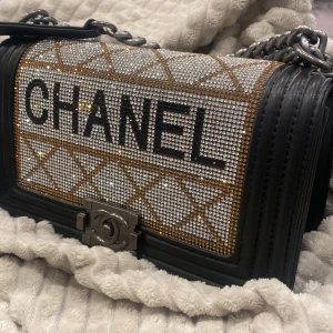  Chanel väska  - Jätte fin Chanel väska. Aldrig använd. 
