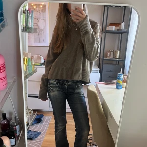 Arket stickad tröja - Beige stickad tröja från arket i strl S! Använd gärna köp nu!💞