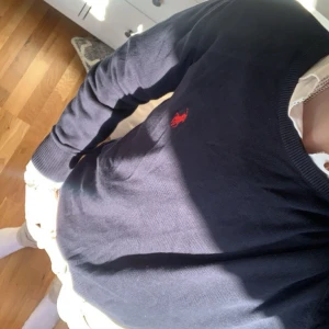 100% Kashmir Ralph Lauren  - 100% Kashmir Ralph lauren tröja  Endast 699 Marinblå Still ren  Old Money  