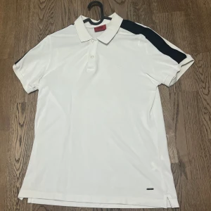 Piké från märket HUGO - Mycket fint skick 