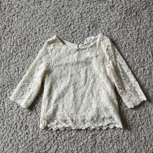 Spets topp - Så fin trekvartsärmad spetstopp!🤍