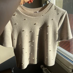 Topp - Säljer en fin topp från zara i stolek s. Som i nysick ❤️