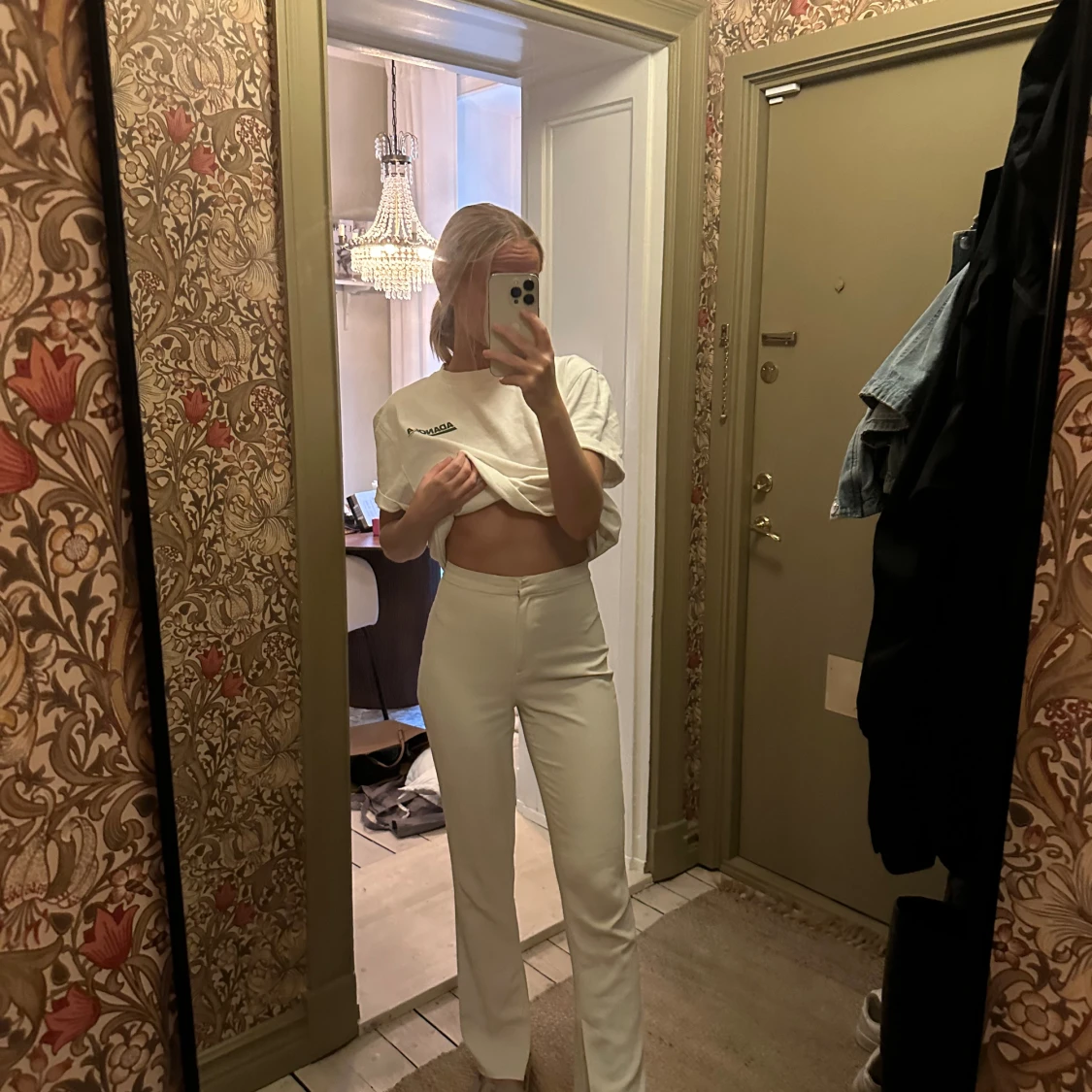 Perfekta vita kostymbyxor