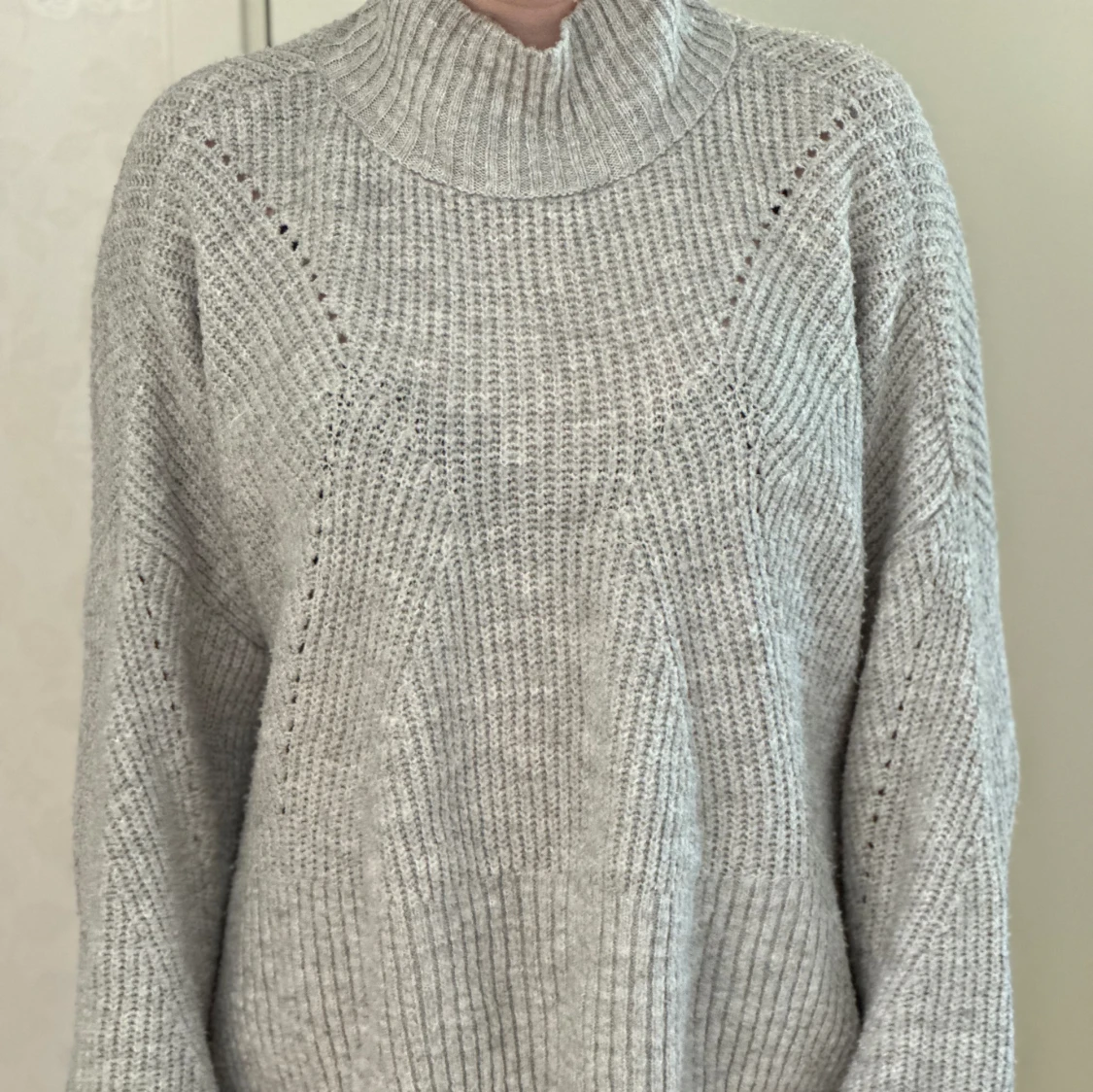 Grå stickad halvpolo 