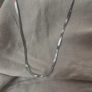 Rut necklace rostfri  - Halsband i 304 Stainless steel💞 45kr/st, finns flera i lager ☺️ kolla gärna in mina andra annonser för fler liknande smycken och min instagram (ebnorth) där jag främst sköter försäljningen 💕💕