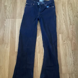 Lågmidjade jeans - Säljer mina lågmidjade jeans efter som att dom har blivit för små, använd några gånger