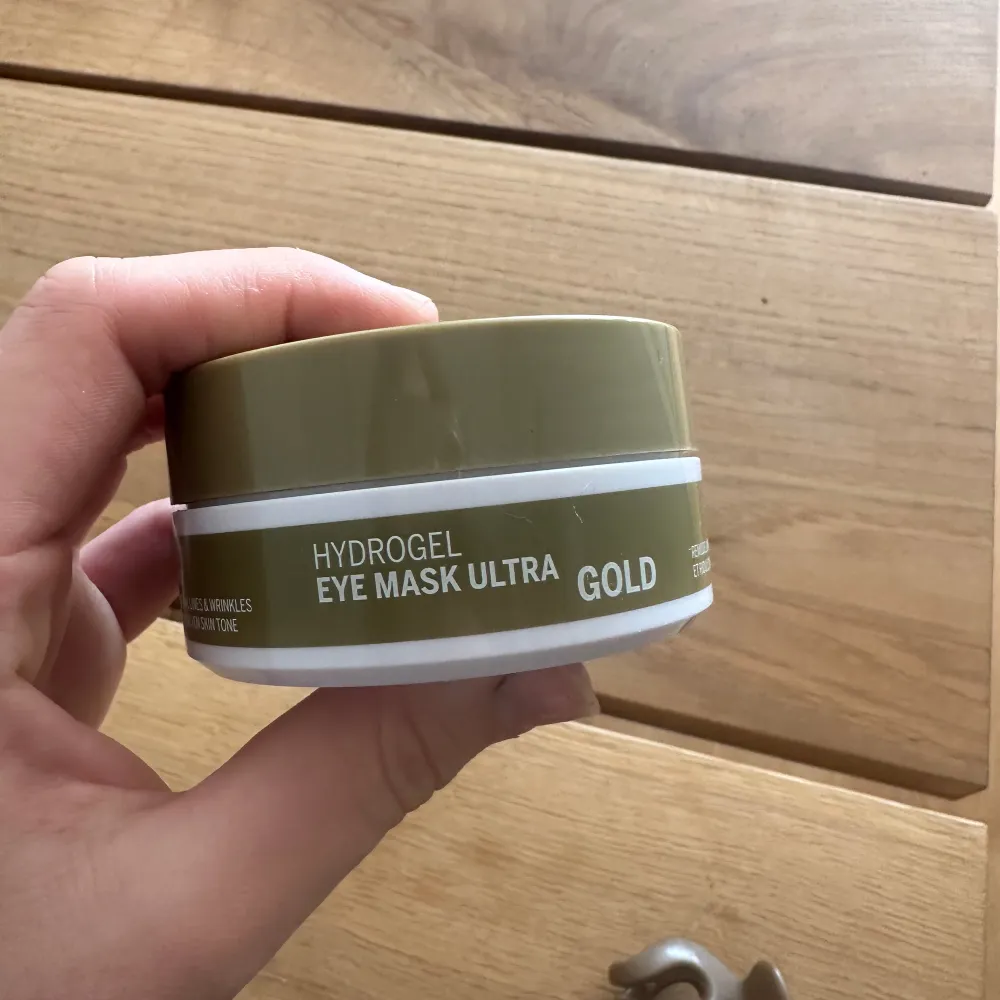 Säljer eyepatches från pure and care. Jag har provat 1 par sedan har det inte kommit till användning! . Övrigt.