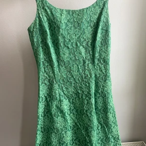 Vintageklänning  - Vintage klänning från RG Stockholm i strl 38 