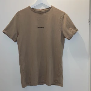Les Deux T-shirt - T-shirt i bra skick. Använd sparsamt.