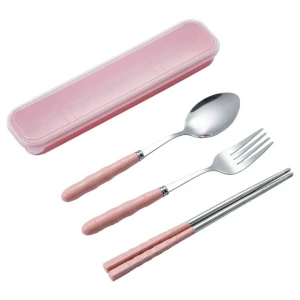 Bestick  - "Gör ditt liv enklare, oavsett var du är📍Våra bestick är inte bara vackra och slitstarka🍴 de tål också diskmaskin vilket gör dem perfekta för utflykter och jobbet. 🧺 Njut av bekvämligheten med högkvalitativa bestick som är redo för alla äventyr! 🍴💼