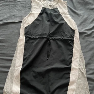 Sport klänning  - Väldigt fint och super bra kvalitet.jag har köpt 499kr 
