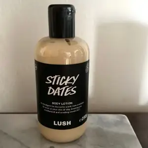 Lush Sticky Dates Body lotion, 250g oanvänd.
