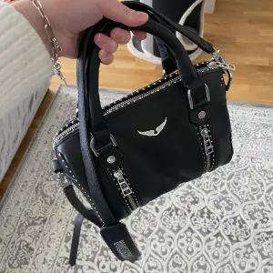 Zadig & voltaire xs Sunny bag. Använt några gånger men väldigt fint skick. Skriv för fler bilder 💘