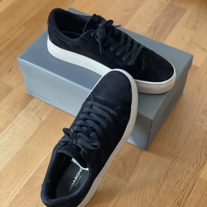 Vagabond skor - Tjena. Säljer mina vagabonds pga att jag har köpt nya skor, så de kommer inte till användning nåt mer. Skick 9/10. Knappt använda. Köpte de och använde de lite på skolan. 