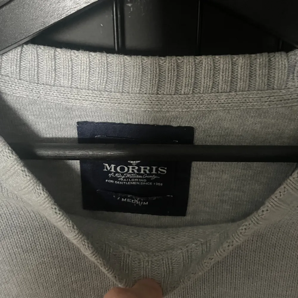 Snygg Morris tröja. Använd 1 gång och använder sällan så säljer den vidare. Hör av dig vid funderingar och frågor.👍. Tröjor & Koftor.