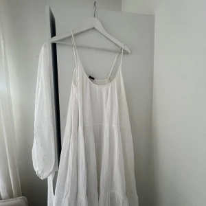 Sommarklänning  - Jättefin sommarklänning från Gina tricot! Strl S, men stor i storleken 🌸