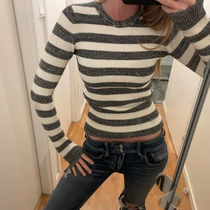 Randig ribbstickad tröja - Nyskick, från designers remix, barnstorlek Strl 14 men sitter som Xs/S