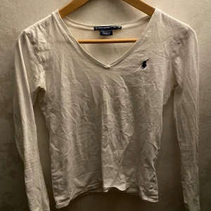 Långärmad ralph lauren tröja  - Tunn långärmad tröja med v ring