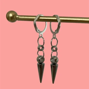 Jasmine earrings🐆 - Våra fina Jasmin earrings i silver🐆 2st för 110kr, 1 för 60kr⭐️ Finns i både silver och guld💗