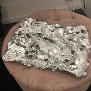 Paljettkjol - Storlek XS ❤️ helt ny, har som shorts inuti 