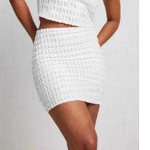 Kjol - En vit kjol från NA-KD som inte passade på mig tyvärr