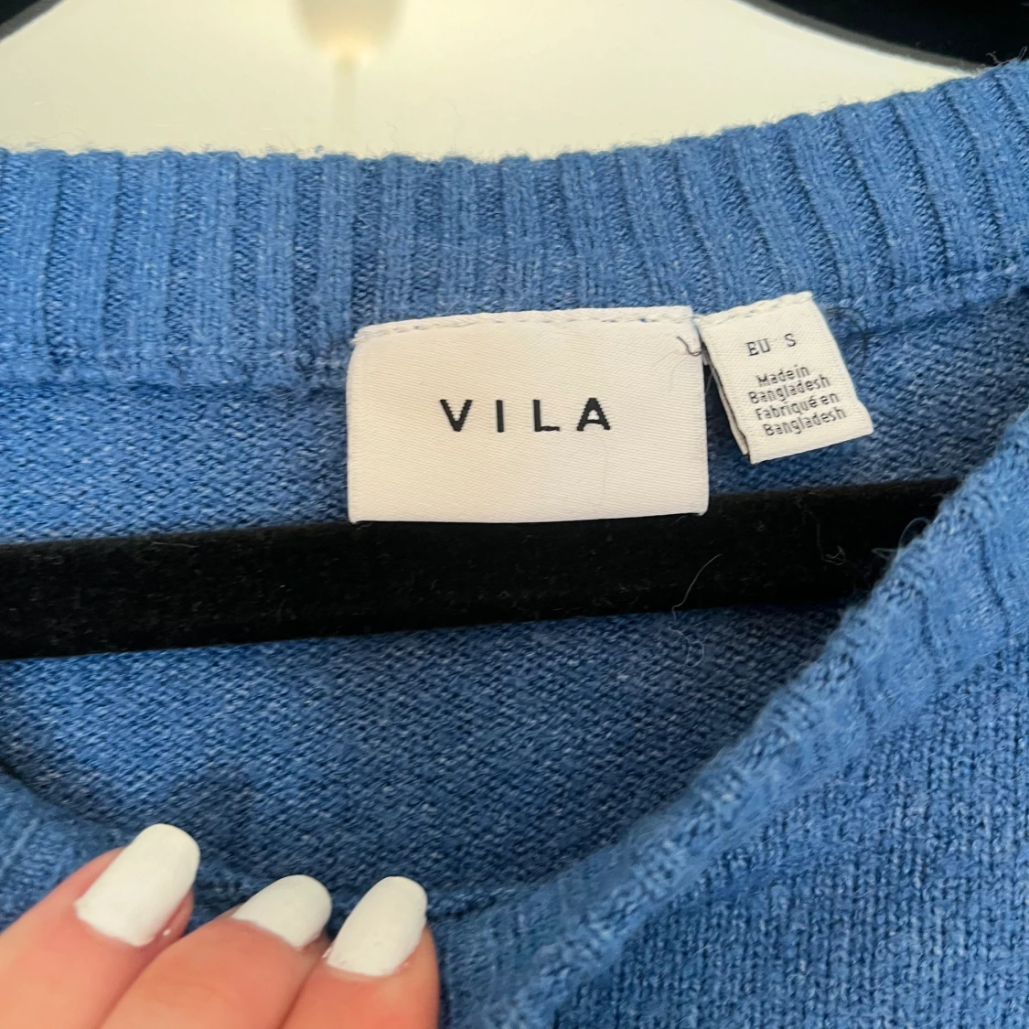 Blå stickadtröja - 92