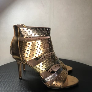 Damskor - Damskor i nästan ny skick strl 38