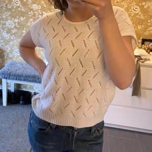 Superfin tröja! - Stickad, kortärmad. Knappt använd💞