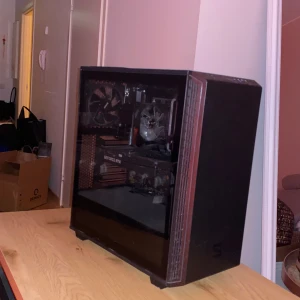 Gaming dator - Säljer denna gaming dator köptes pp komplett för ungefär 2 år sedan  Fungerar fel fritt och klarar av alla fps spel med hög kvalite  Specs:  Amd ryzen 7 5700g 8kärnor 16gb ram minne  ddr4 Nvidia geforce rtx 3080 ti  1tb hårdisk Windows 11  