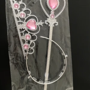 Tiara & Trollstav  - Helt ny  Finns fler kvar, sammafrakt  3år + 