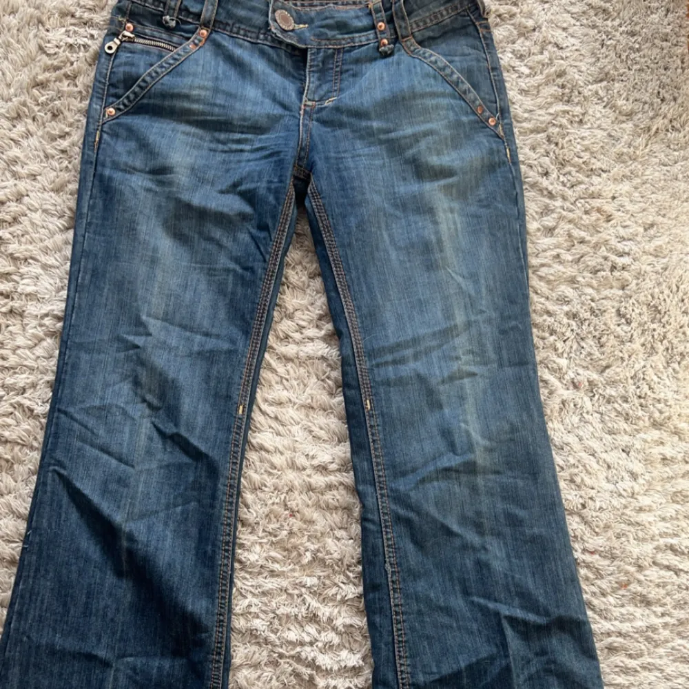 Superfina lowwaist bootcut jeans💕💕. Jeans & Byxor.