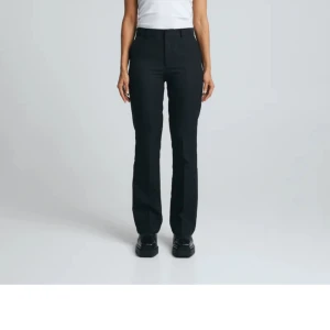 Bikbok kostymbyxor - Säljer dessa i storlek 38. Nypris 499kr säljer för 250kr. Kommer ej till användning men köpte för typ 1 månad sen