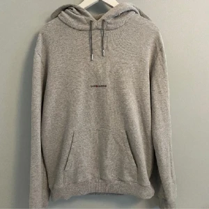 Saint Laurent hoodie - Tja, säljer nu min riktigt feta och eftertraktade ysl hoodie! Nypris 8500 mitt pris 2199! För en snabb o schysst deal kom privat❕skick 10/10, skriv för fler bilder
