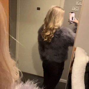 Pälsjacka  - Hej. Jag lägger ut igen för jag behöver få den såld nu. Nypris ligger på runt 1000kr men jag säljer för 200kr. Skriv gärna privat om det finns några funderingar. 💕