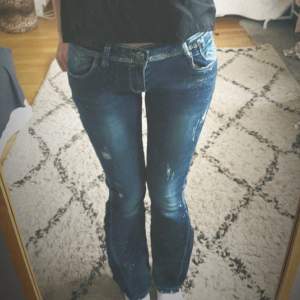 jättesnygga unika lågmidjade jeans ifrån FASHION JEANS🩷 tryck gjärna köp nu💗
