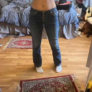 Levis bootcut jeans - W32 L34, köpt på secondhand 