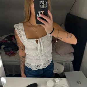 Topp - En topp som köptes utomlands. Aldrig använd och ingen storlek står men de passa mig som bruka ha xs-s. 