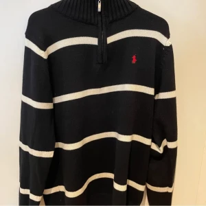 Ralph louren half zip  - Skick 7/10  Strl M passar S , mått bilder kan man få privat, Postar samma dag instabox!  