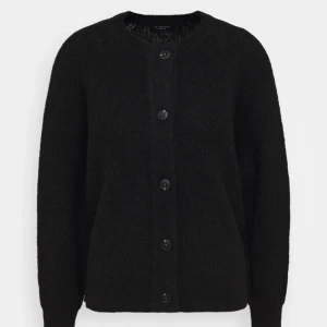 Stickad kofta - Super mysig stickad kofta💕💕 vid snabb affär kan pris diskuteras