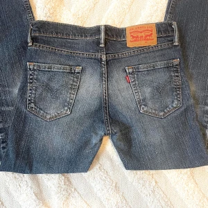  lågmidjade Jeans - Låg midjade från Levi’s. Lite stora i midjan