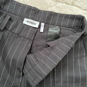 Weekday kostymbyxa - Weekday kostymbyxor storlek 34. Passa mig som har W24L30